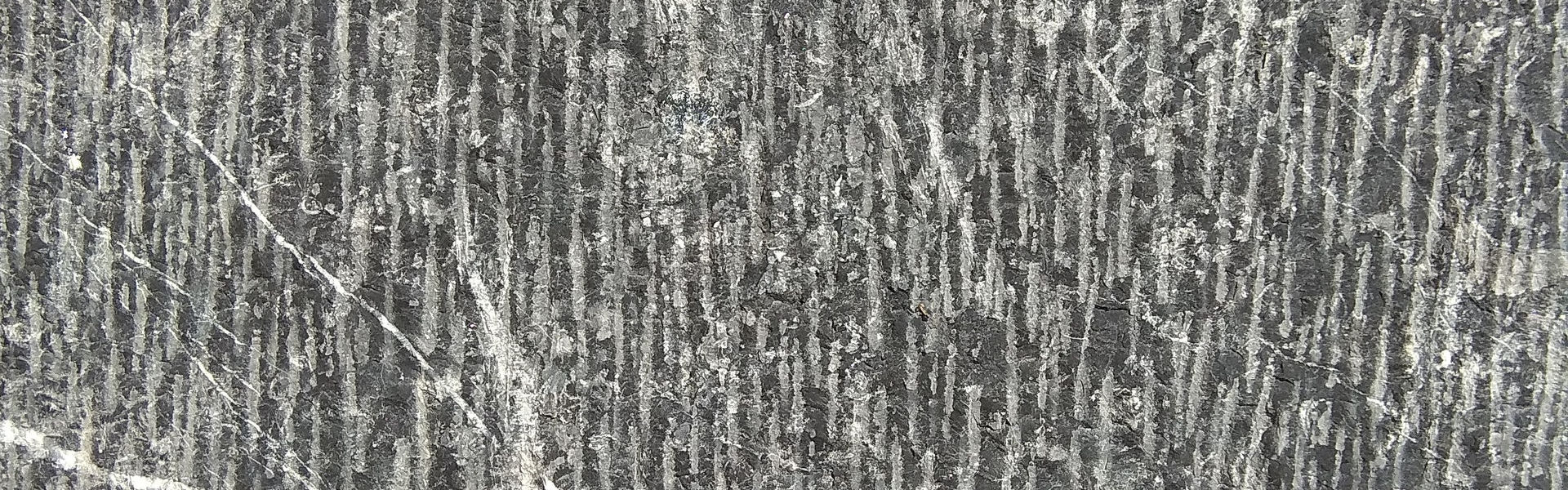 Caliza Negro Markina Rayada irregular